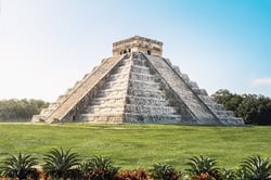 mayan-temple-pyramid-of-kukulkan-chichen-itza-2022-03-07-17-19-33-utc-1