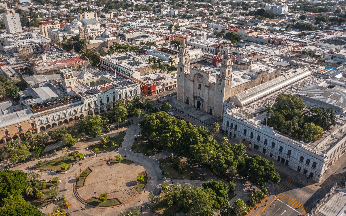 plaza-grande-in-merida-2022-02-16-22-23-51-utc-1